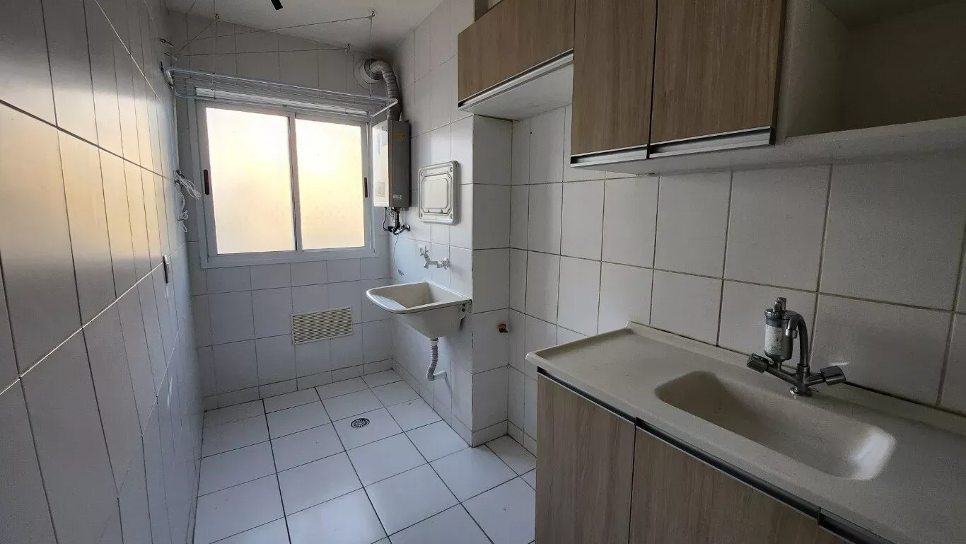 Wood or laminate floors in a 2-bedroom apartment, 53 m² — photo 2