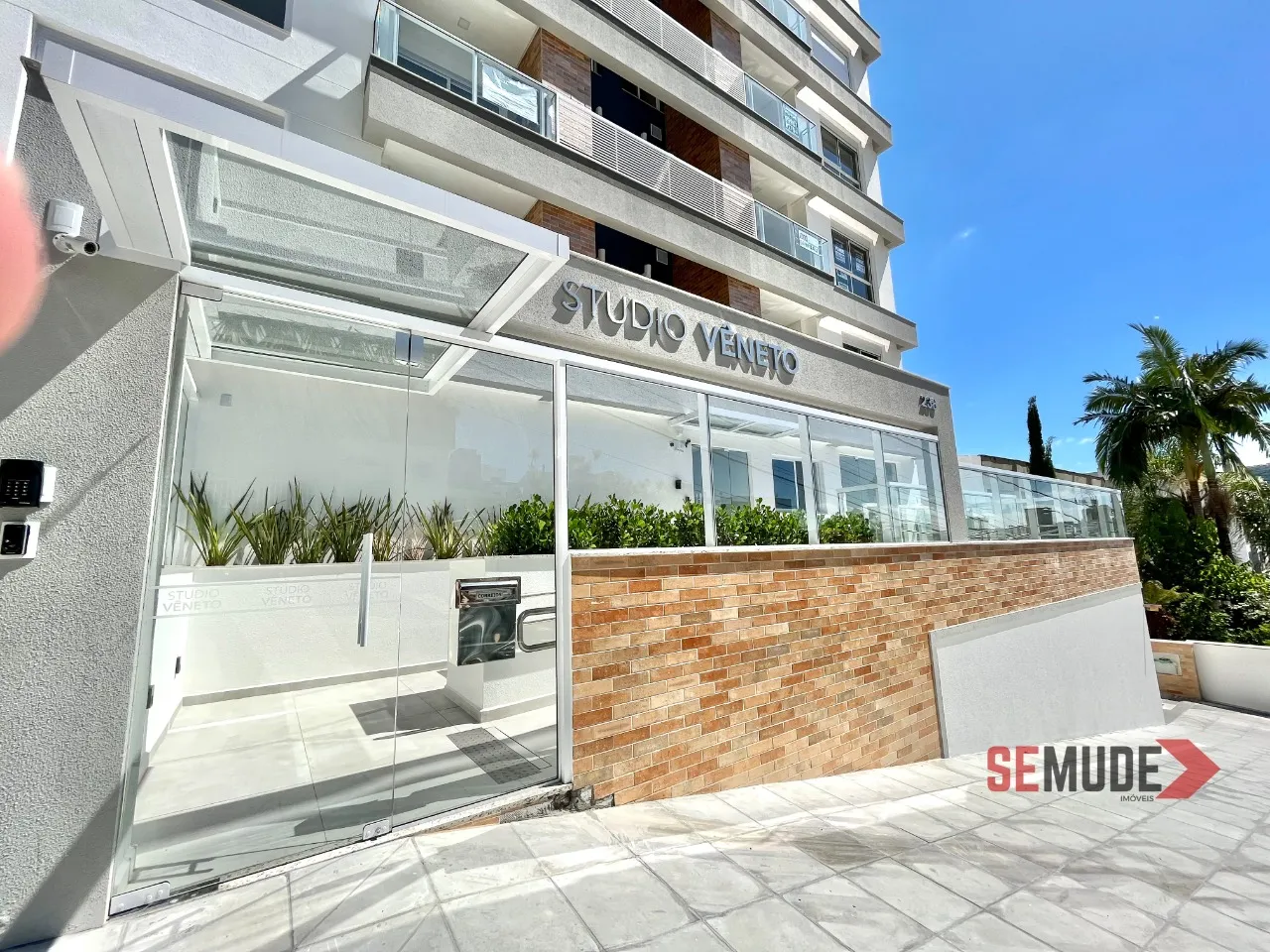 Furnished 1-bedroom apartment with a balcony grill — photo 34