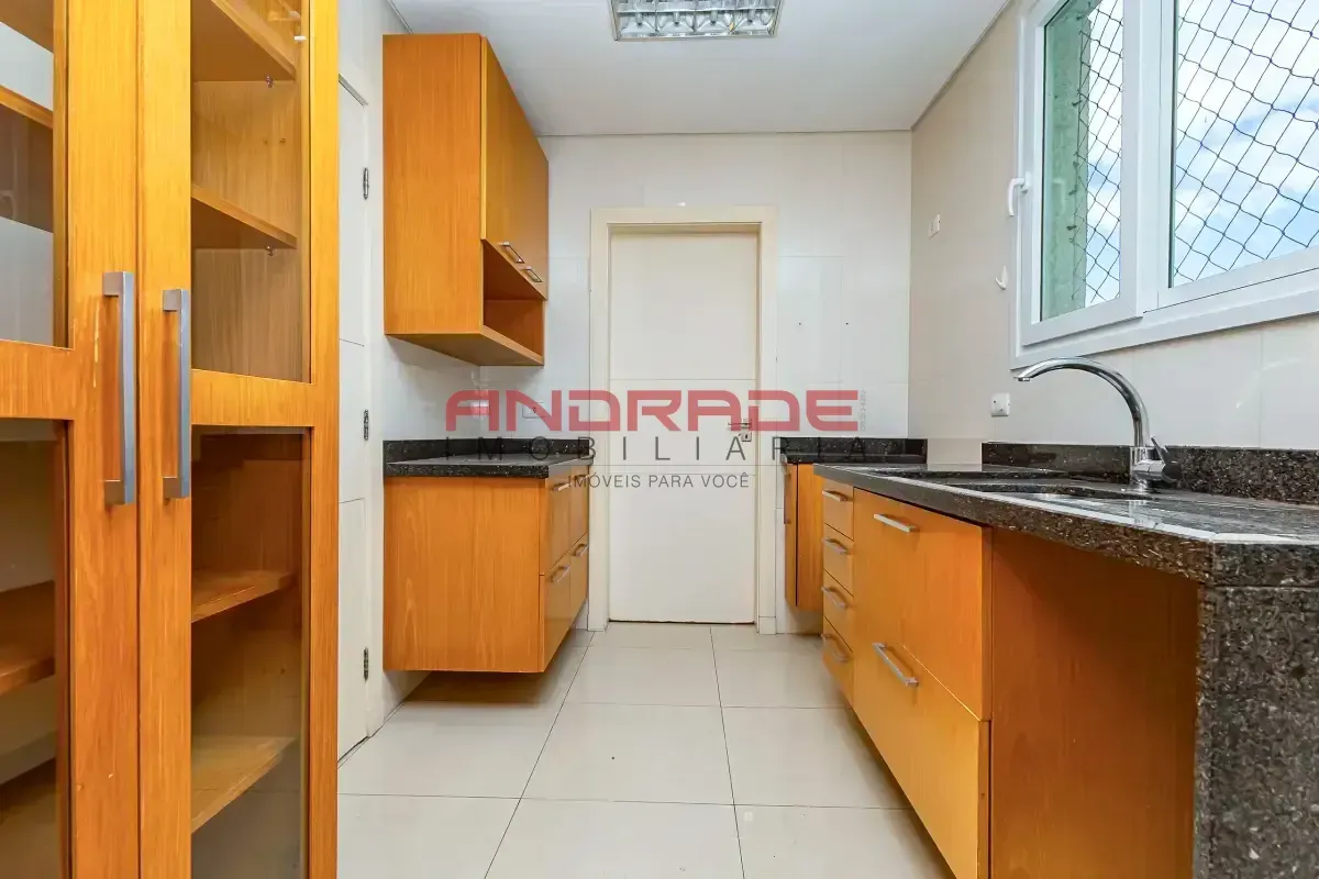 Apartment with 3 bedrooms and glass balcony — photo 18