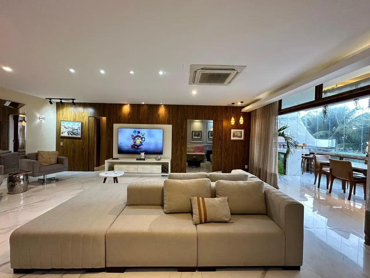 Furnished 250 m² apartment with 4 bedrooms and 5 bathrooms — photo 34