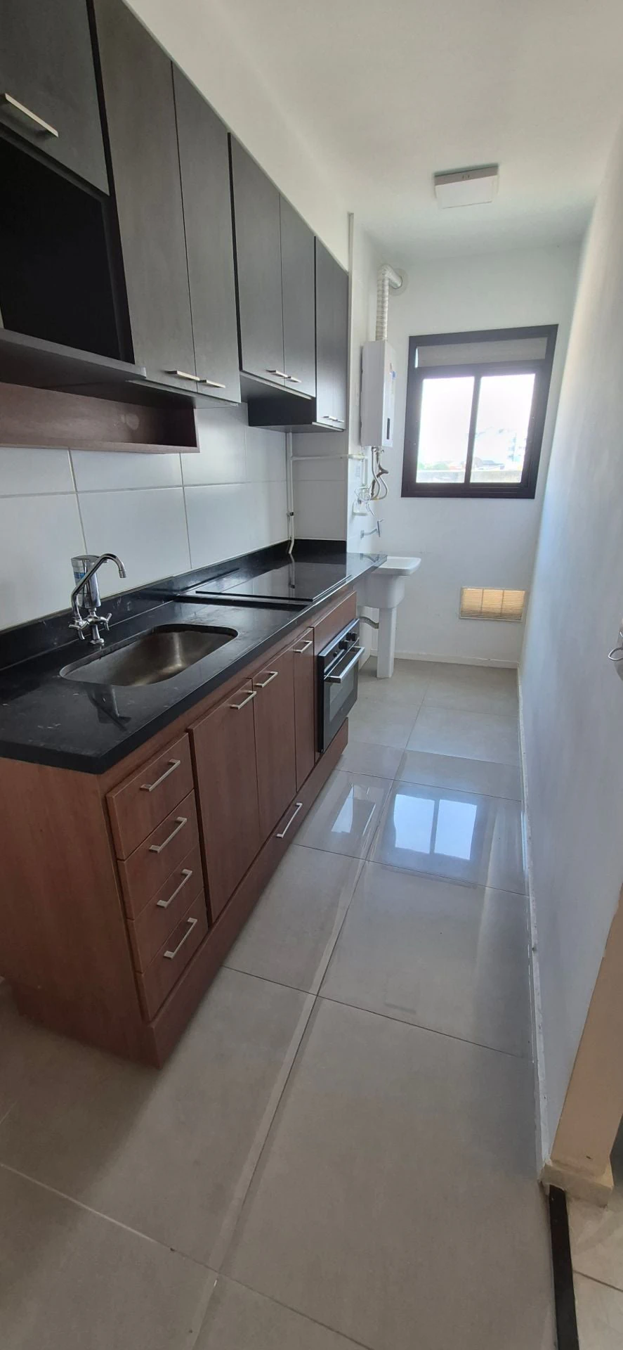 2-bedroom apartment in a building with a gym — photo 9