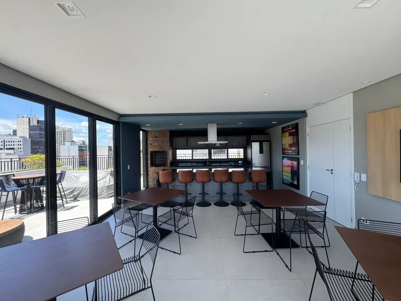 Furnished 1-bedroom apartment with a balcony — photo 35