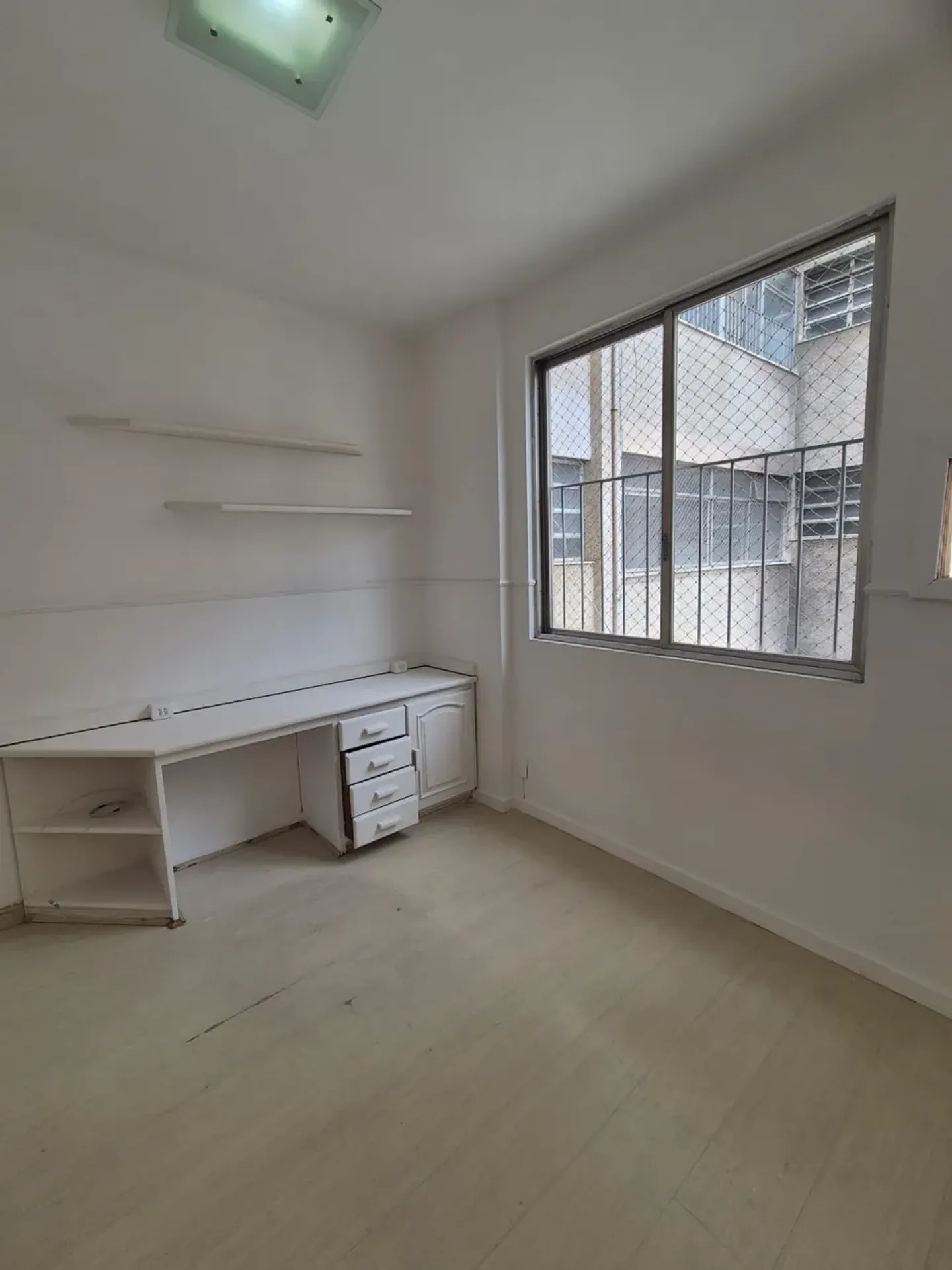 140 m² apartment with a bathtub and a home office — photo 22