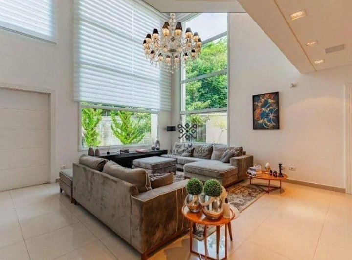 4-bedroom house with a private garden — photo 8