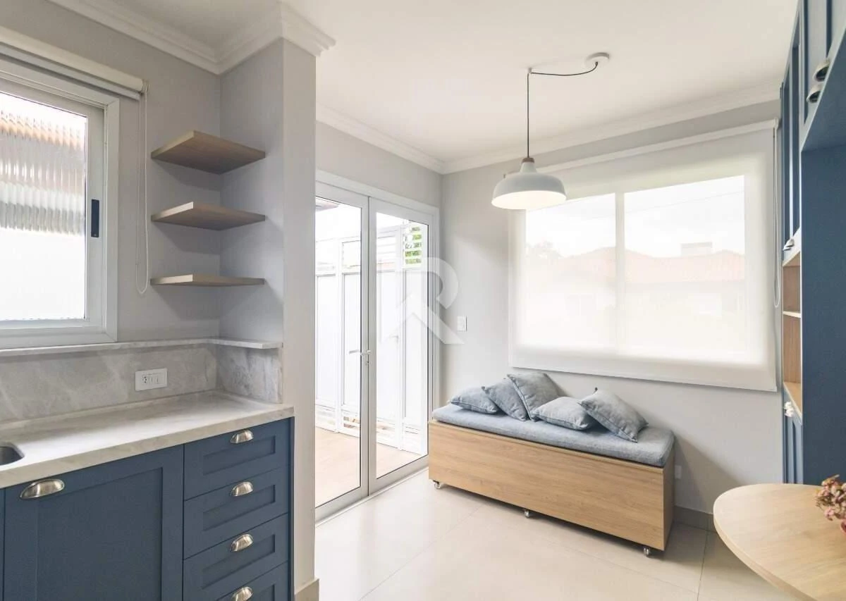 4-bedroom house with a bathtub in Curitiba — photo 18