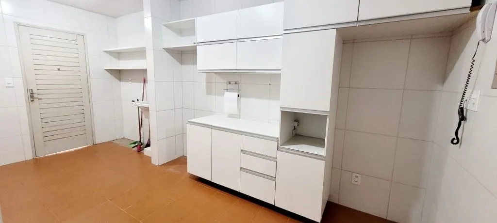3-bedroom apartment in a building with a pool — photo 6