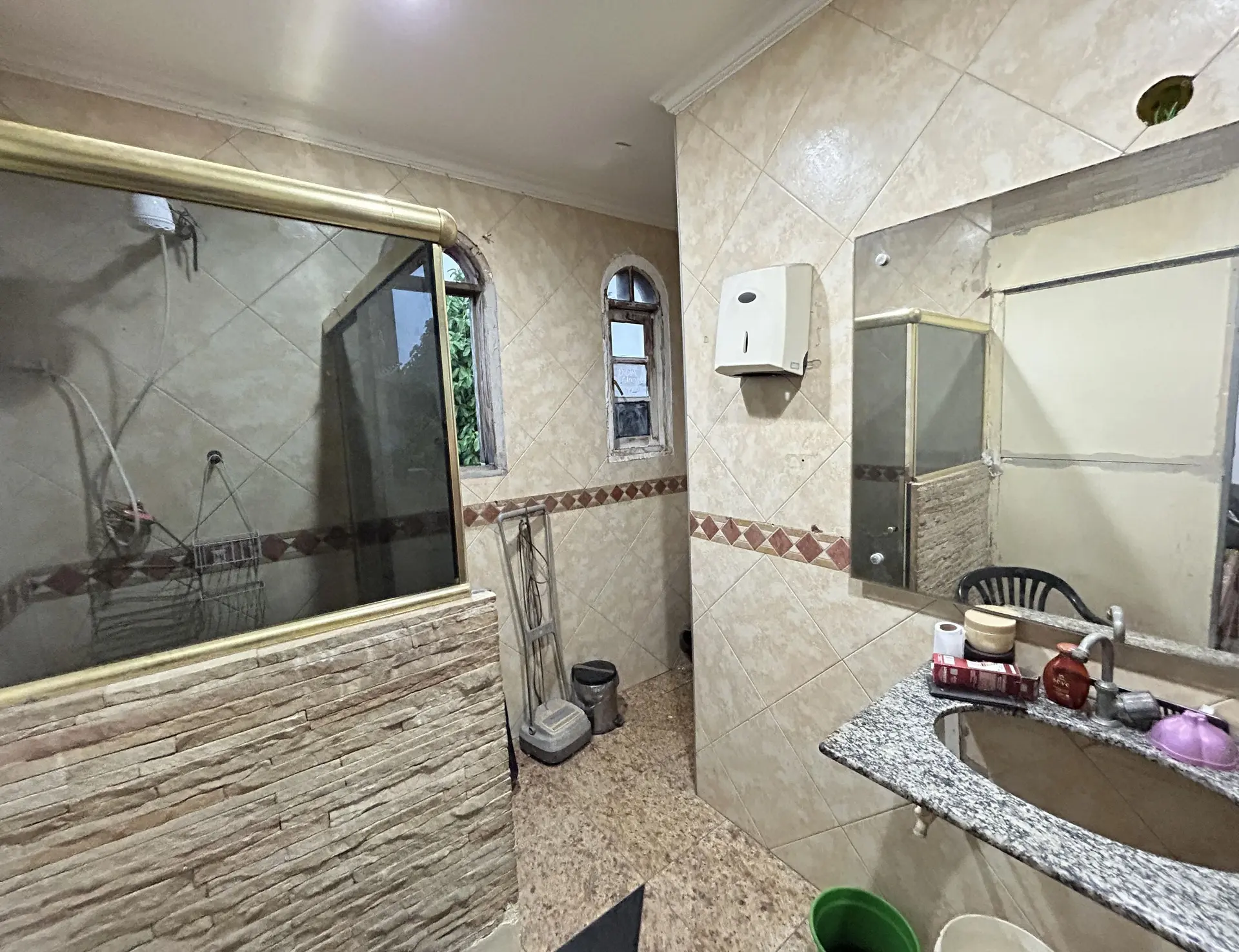 Casa com 4 quartos e varanda fechada de vidro — photo 10