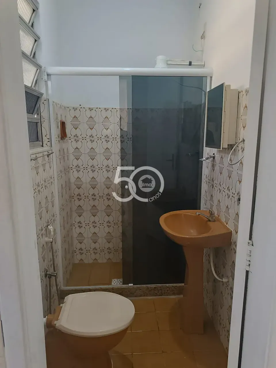1-bedroom apartment with balcony and a glass shower — photo 5
