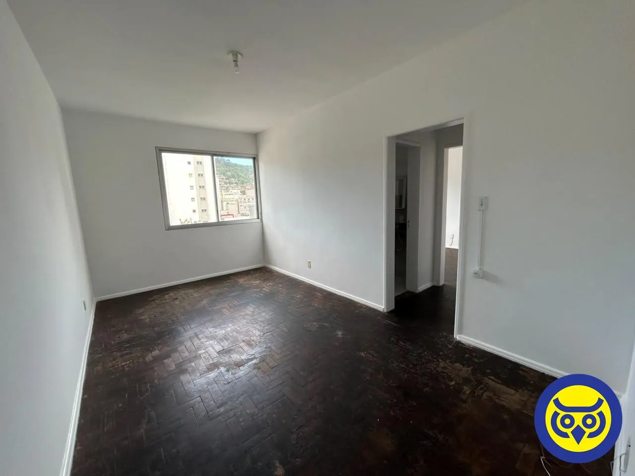 Apartment on the 5th floor with wood or laminate floors — photo 7