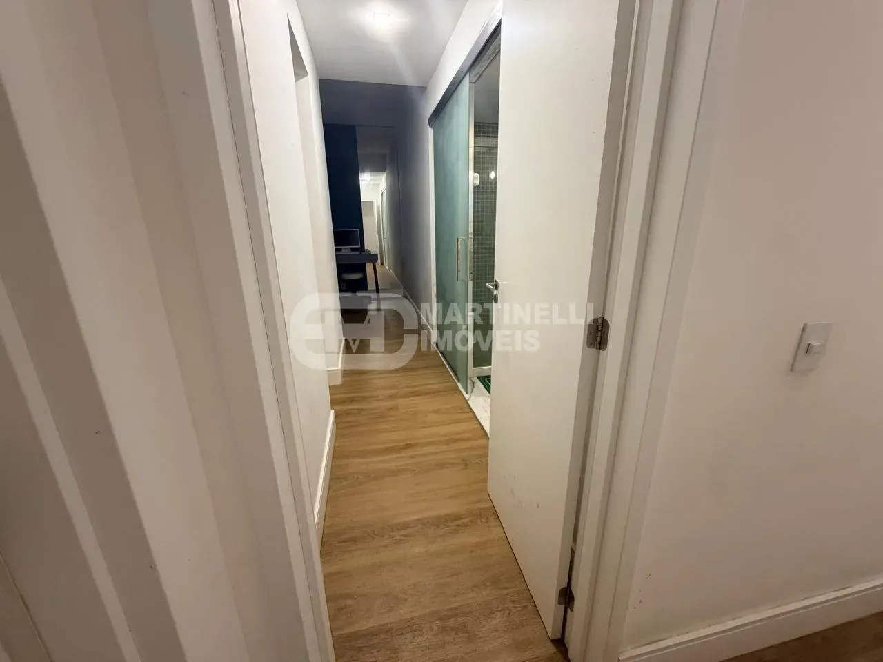 Walk-in closet in a 4-bedroom apartment, 168 m² — photo 3