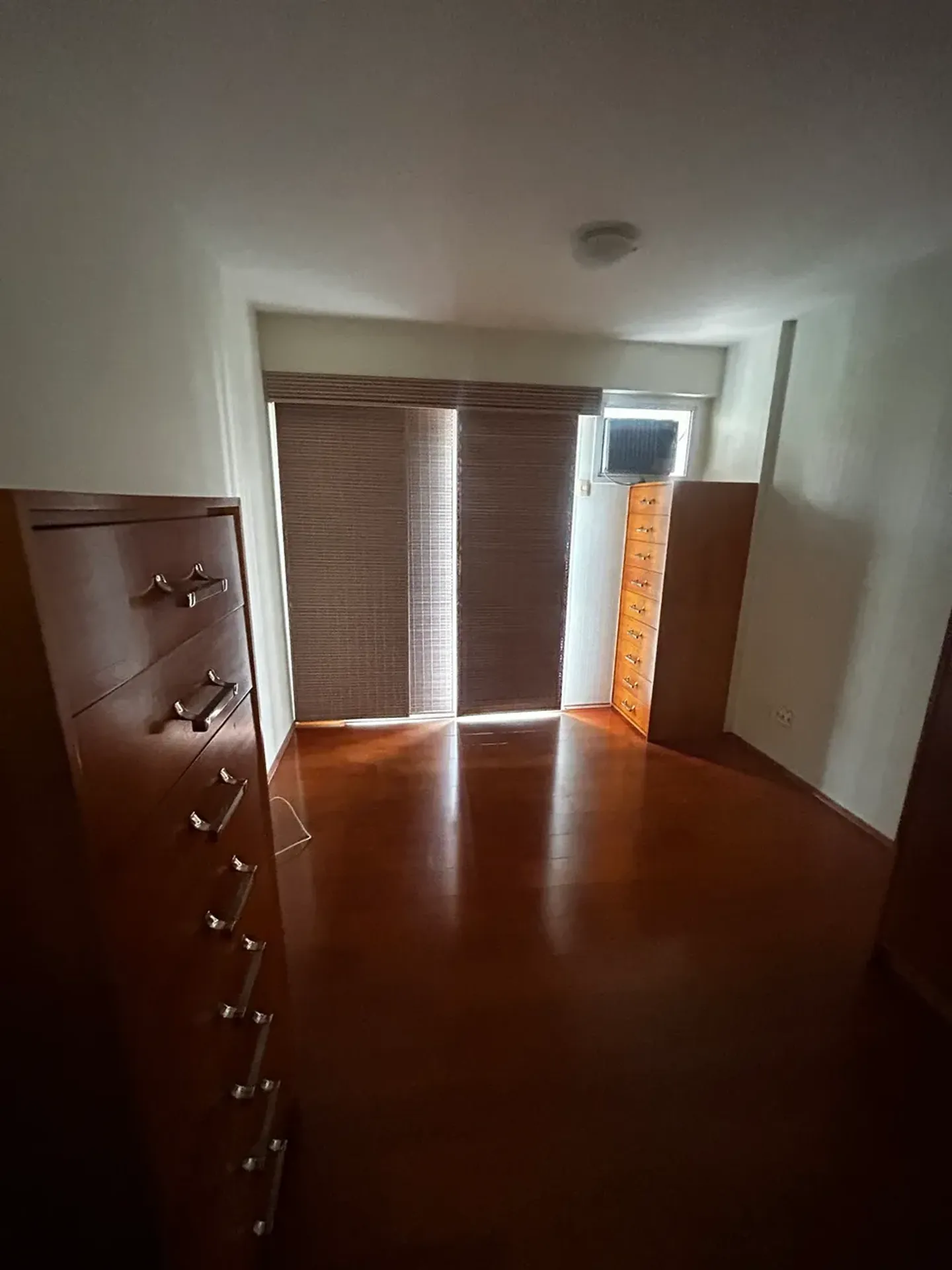 Glass-enclosed balcony in a 3-bedroom apartment, 100 m² — photo 17