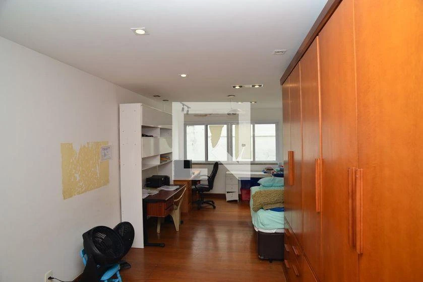 Furnished apartment, 300 m², with a glass-enclosed balcony — photo 24