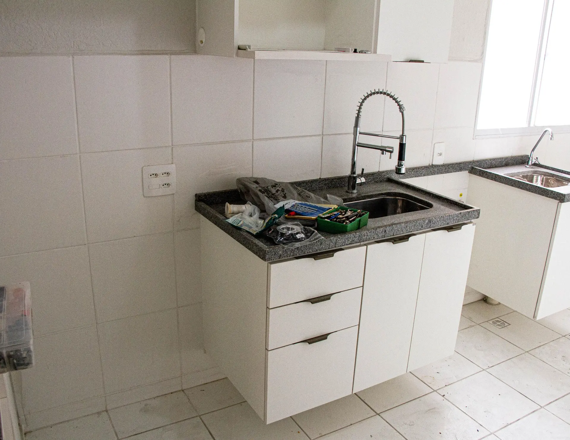 Unfurnished 2-bedroom rental with 1 parking spot — photo 2