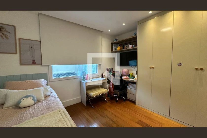 5-bedroom house with a home office — photo 30