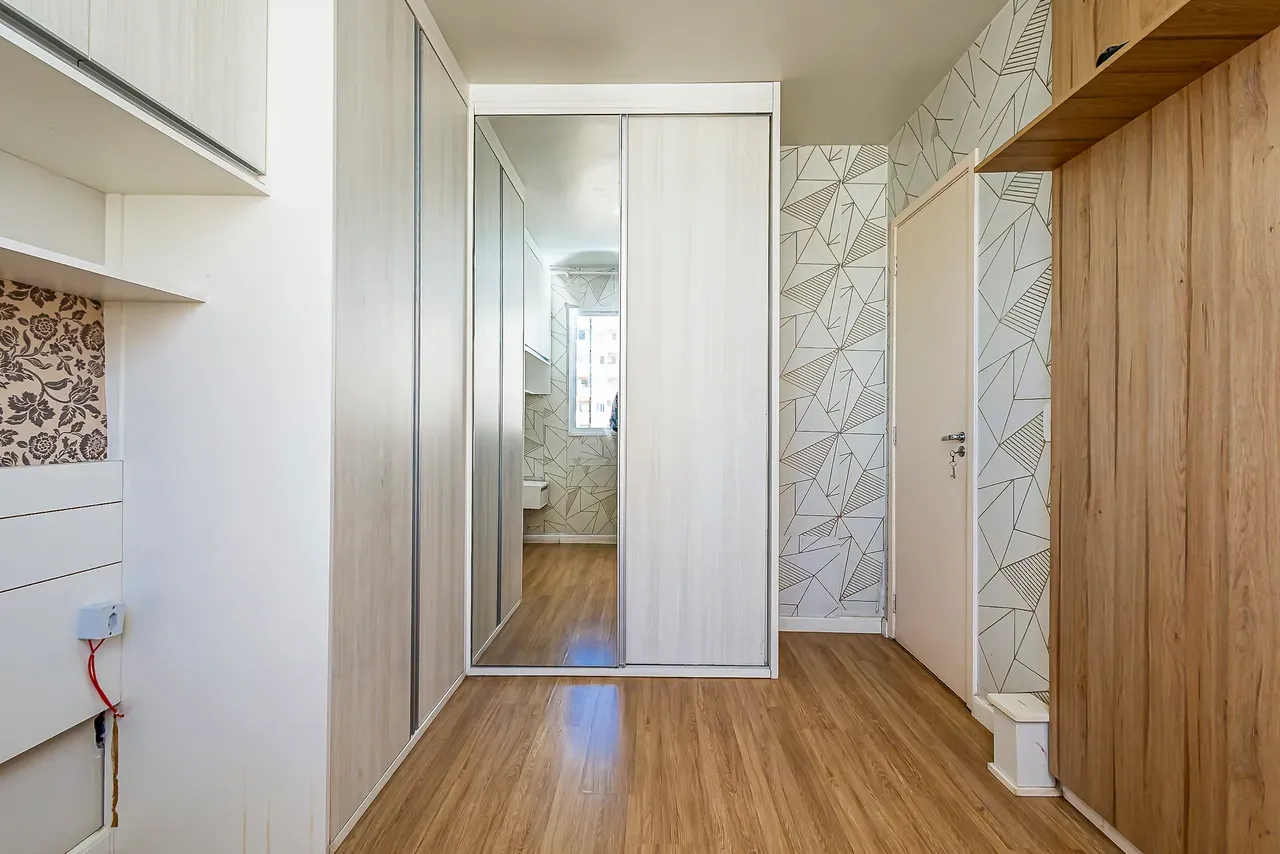 2-bedroom apartment with wood or laminate floors in Curitiba — photo 15