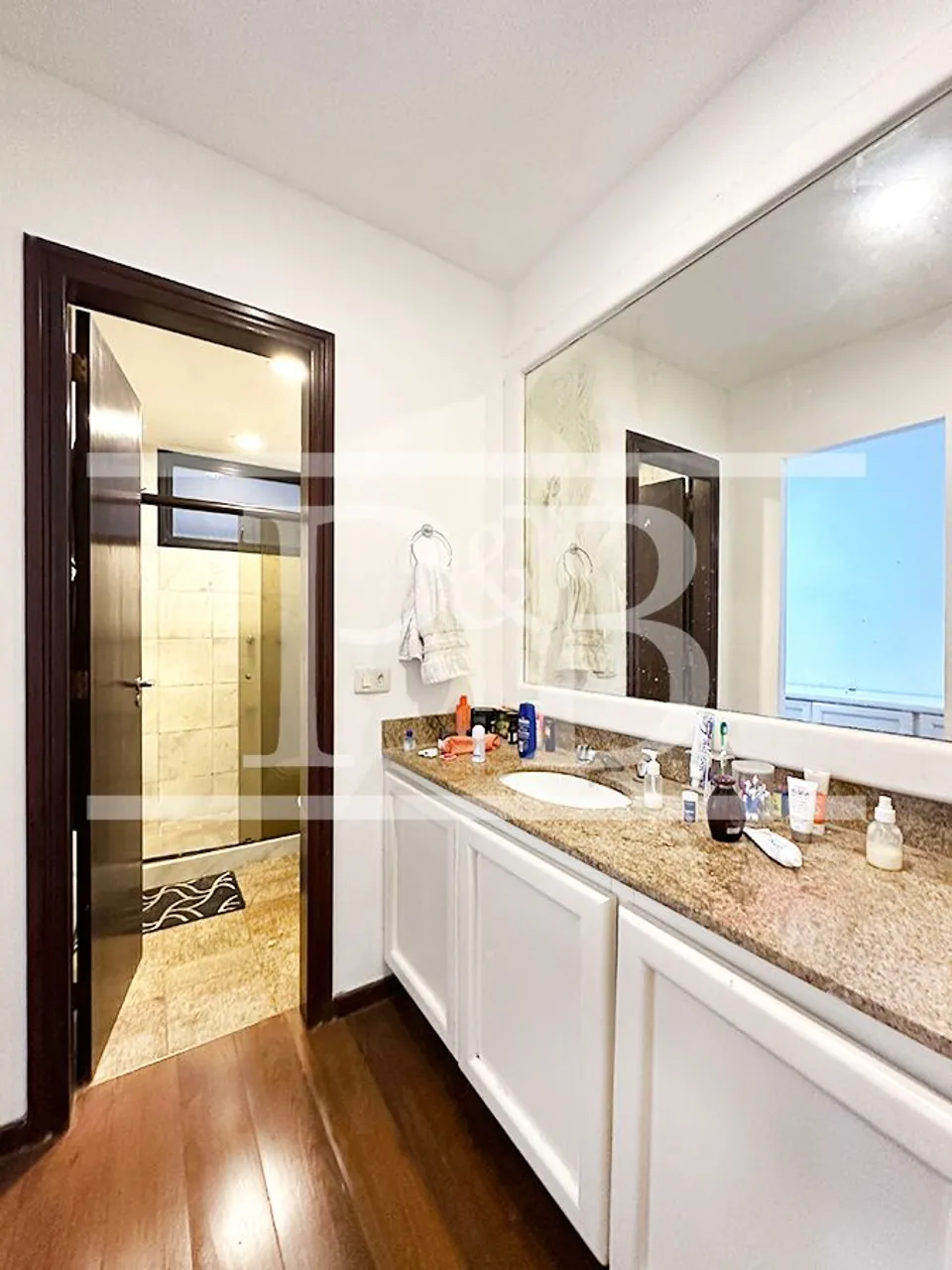 4-bedroom apartment with 250 m² and glassed-in balcony — photo 20