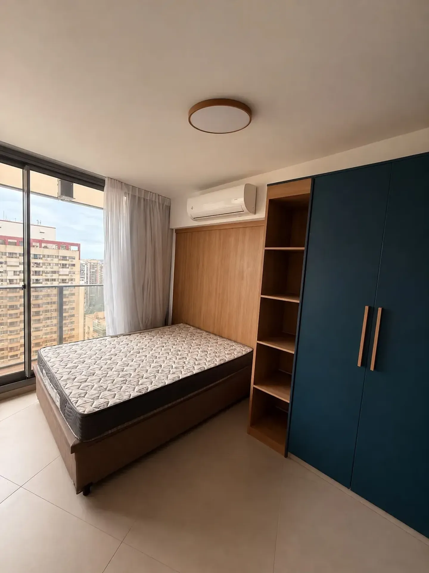 Floor-to-ceiling windows in a one-bedroom apartment, 40 m² — photo 4