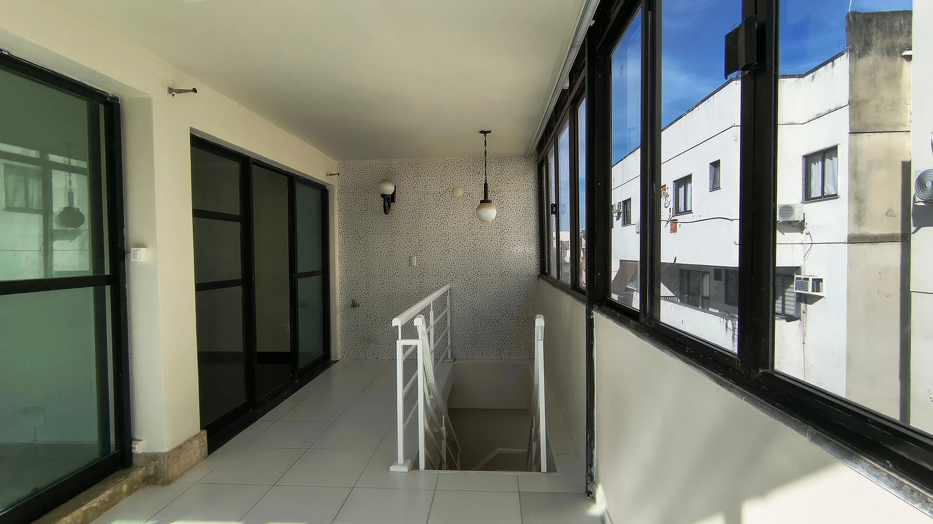 Apartment with 3 en-suite bedrooms and 5 baths, 2 parking — photo 37