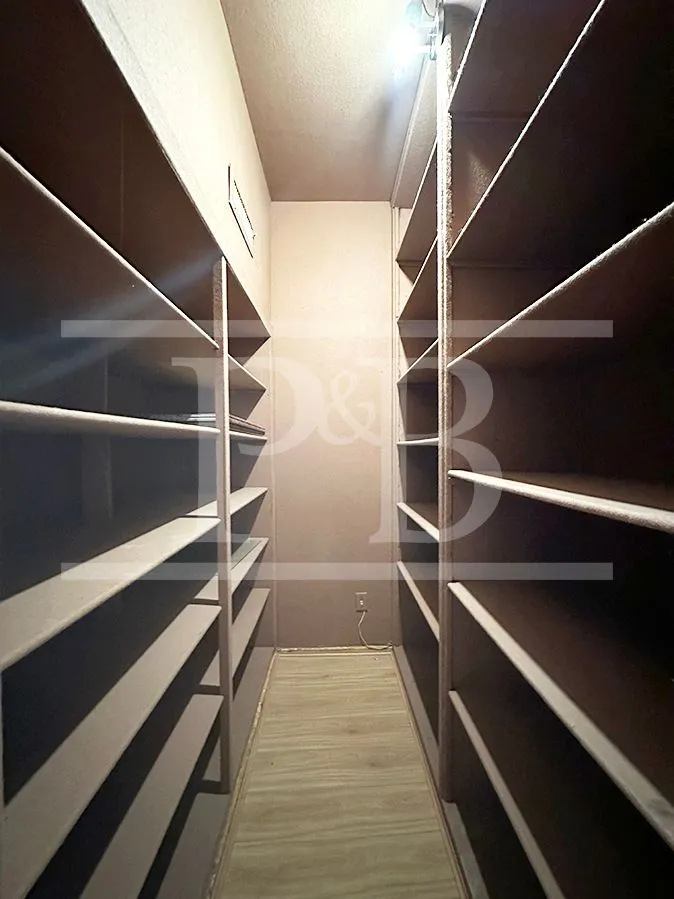 3-bedroom apartment with enclosed glass balcony — photo 29