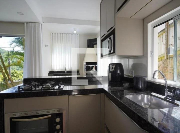 Furnished 80 m² house with 2 en-suites and BBQ area — photo 7