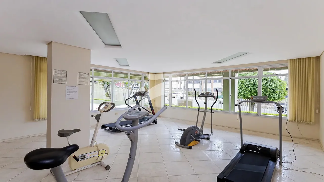 3-bedroom apartment in a building with a gym — photo 13