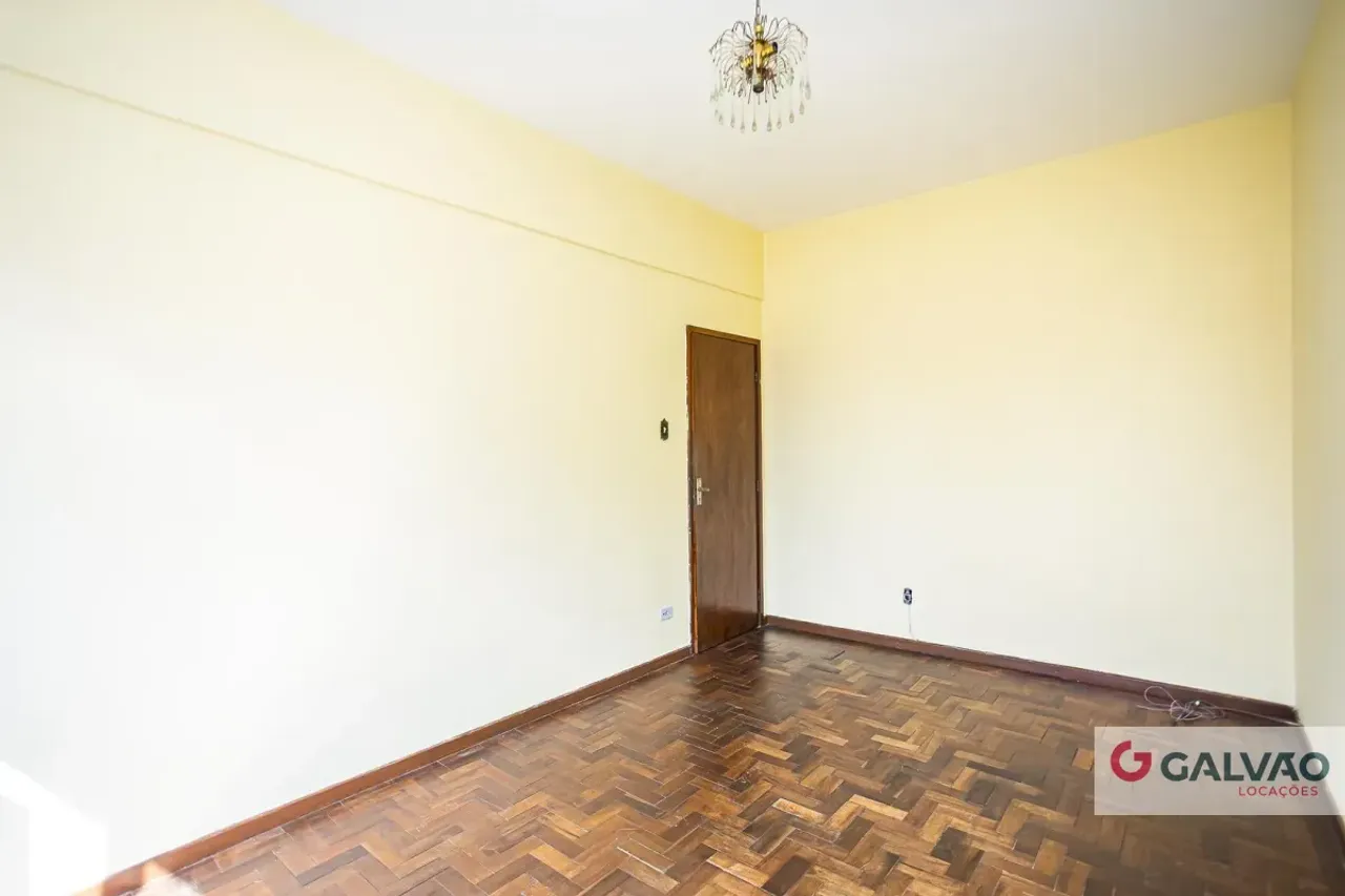 Apartment with 2 bedrooms and wood flooring — photo 13