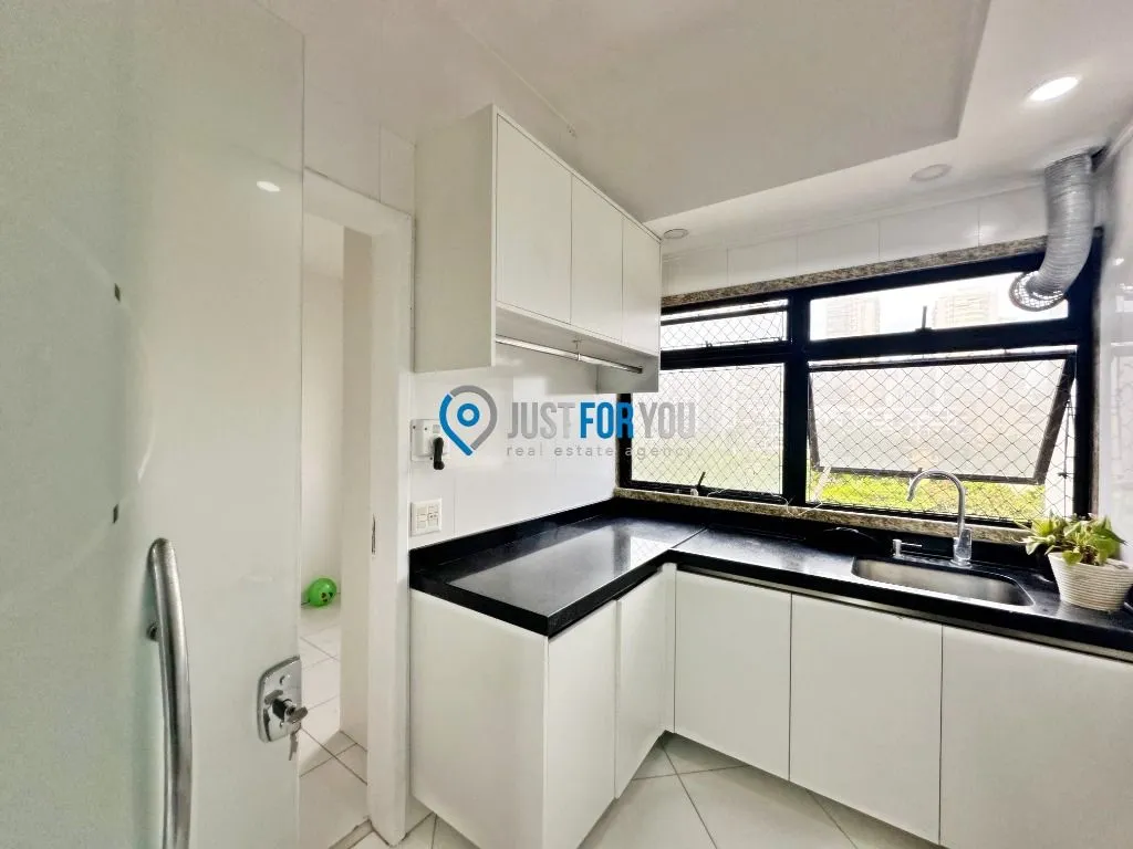 3-bedroom apartment with 5 bathrooms and 370 m² — photo 31