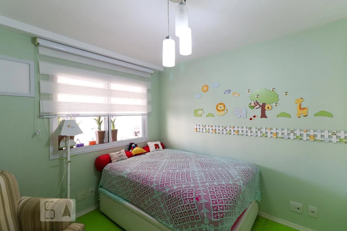 Rental apartment with 4 bedrooms and a glassed-in balcony — photo 23