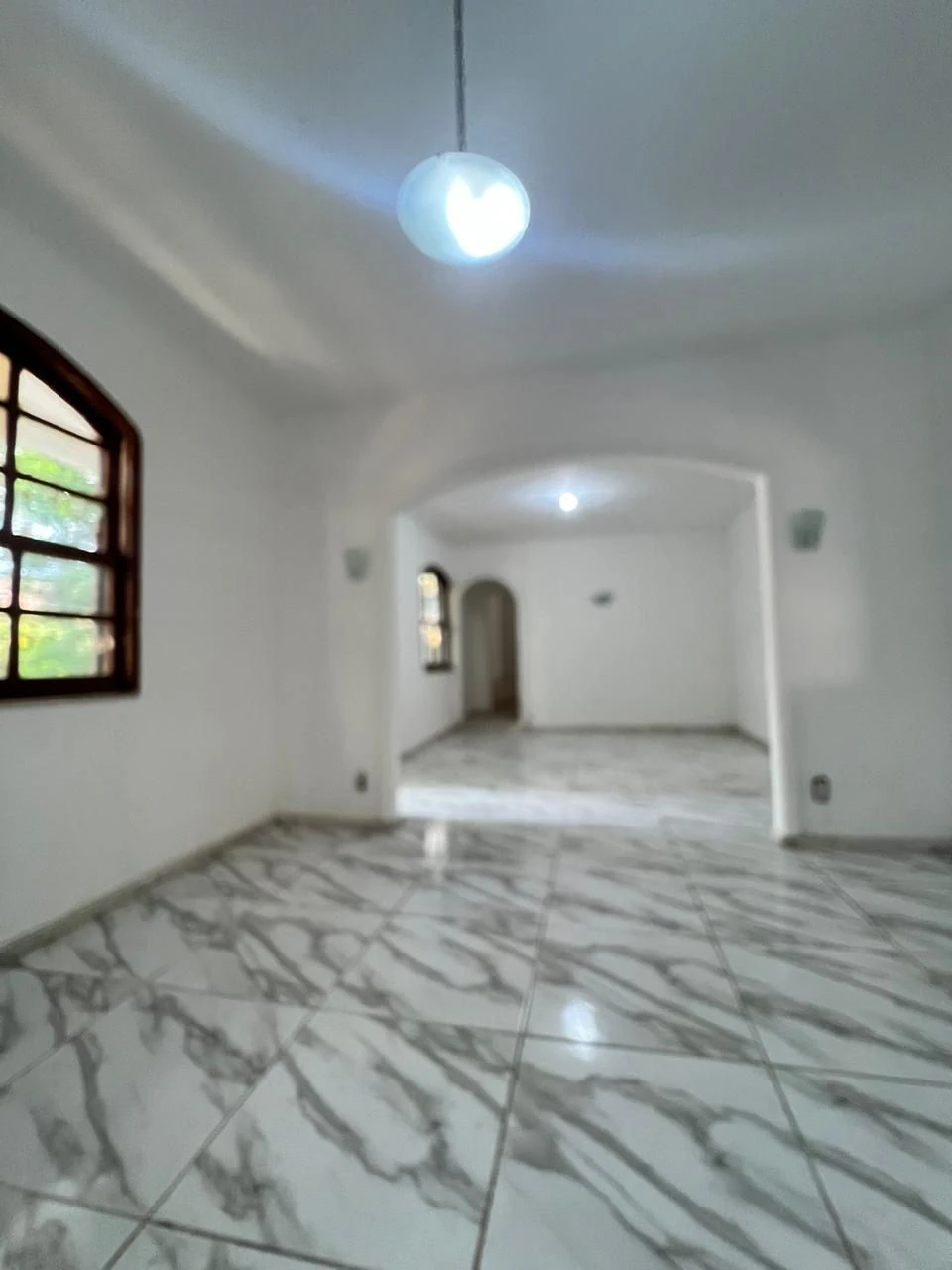Rental house with 3 bedrooms, 2 suites, and balcony — photo 10