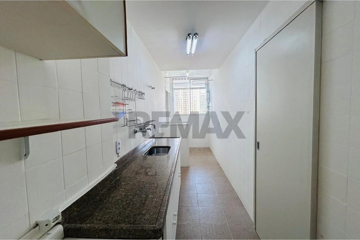 One-bedroom apartment in a building with a sauna — photo 14