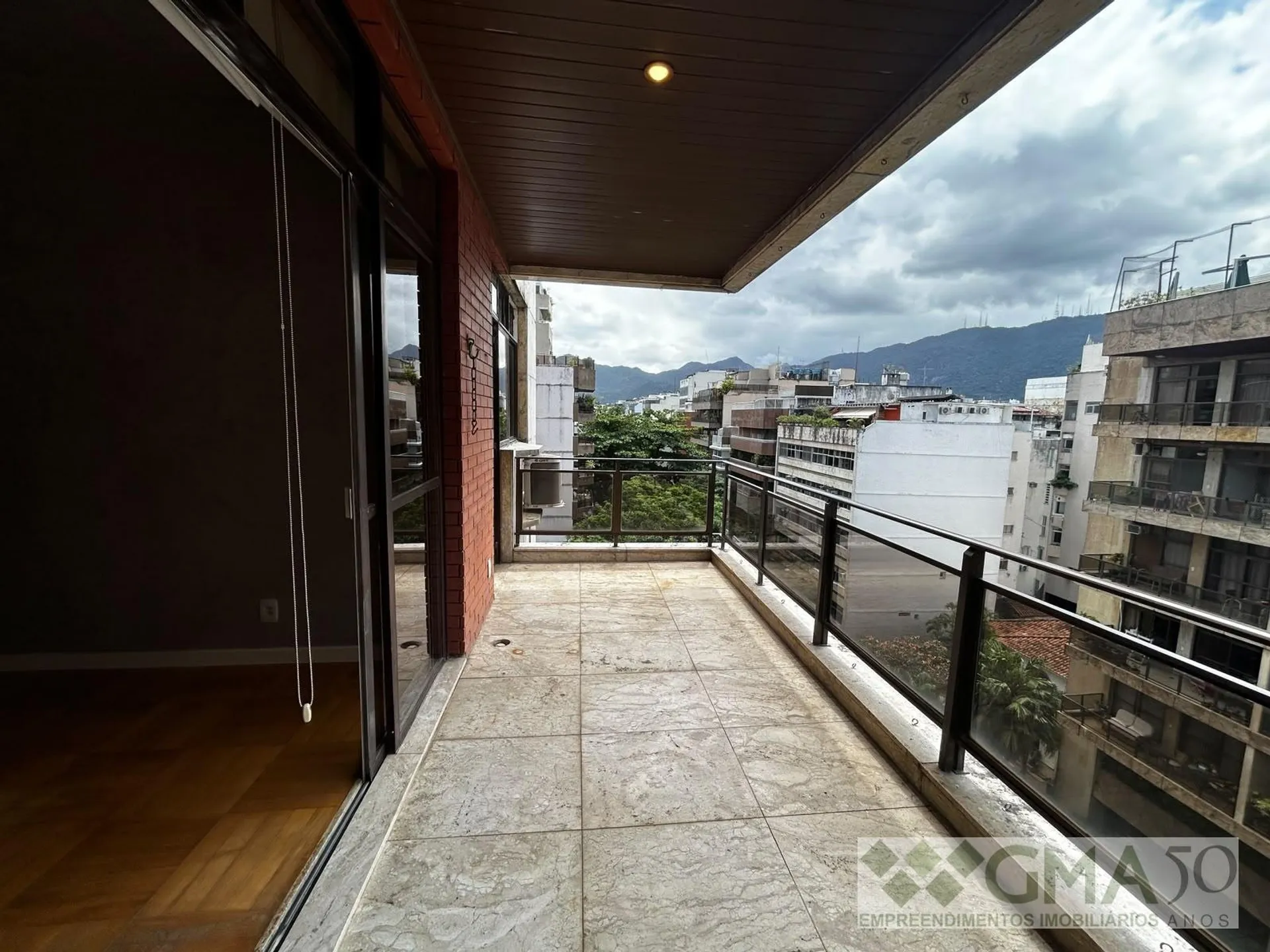 Рабочее место и 2 спальни: квартира 145 м² — photo 25