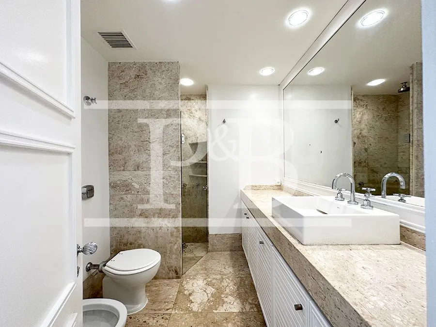 Квартира з 4 спальнями та балконом 410 м² — photo 28