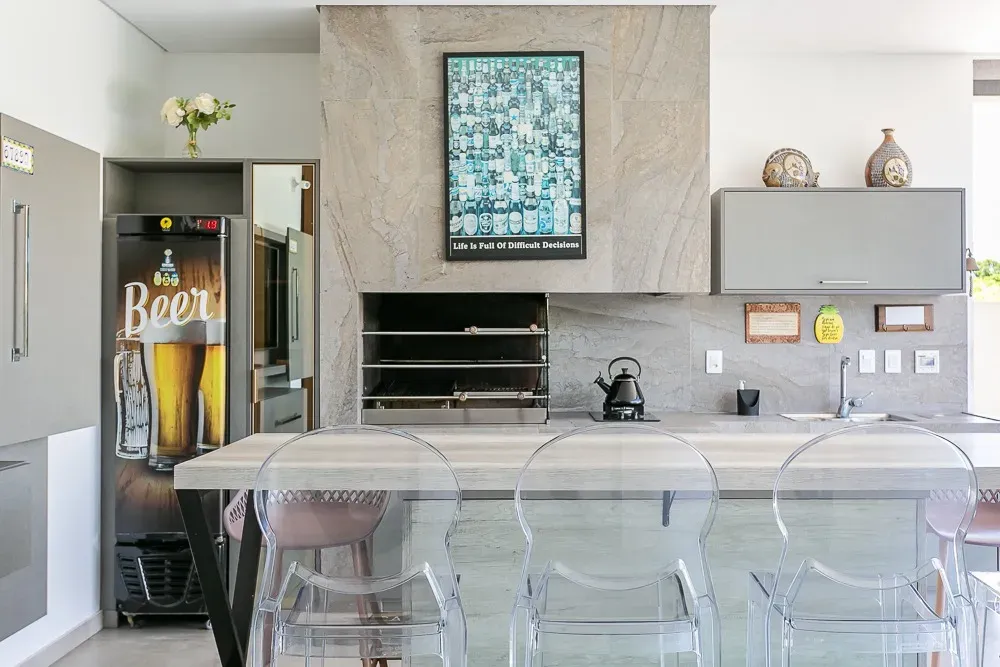 Furnished house with 5 en-suite bedrooms and open kitchen