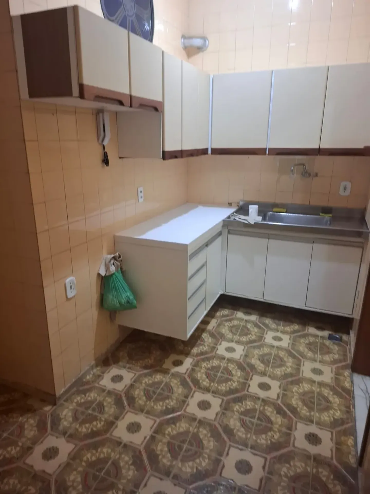 Apartment on the 5th floor with wood or laminate floors — photo 4