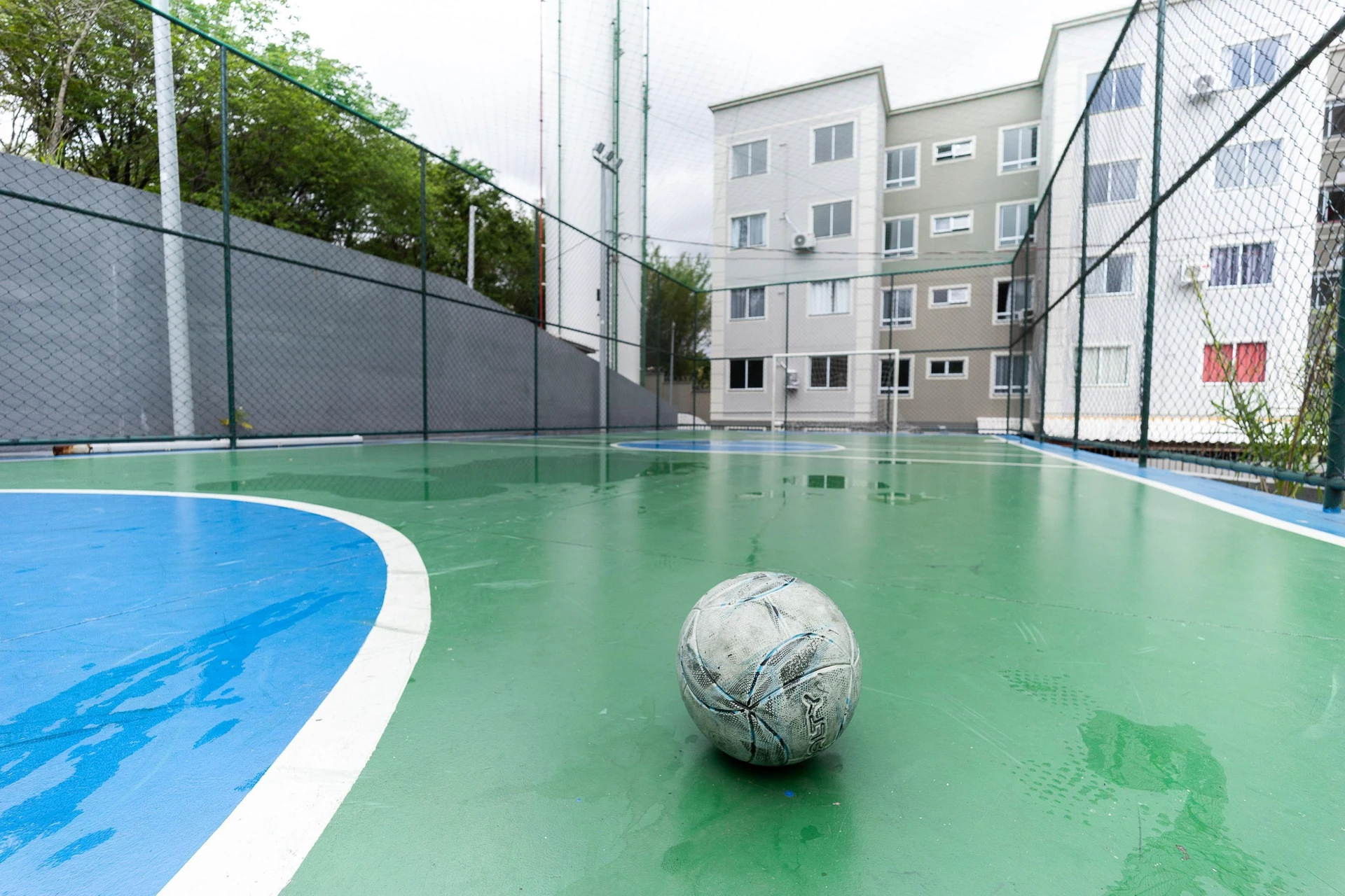 2-bedroom apartment in a building with a pool — photo 31