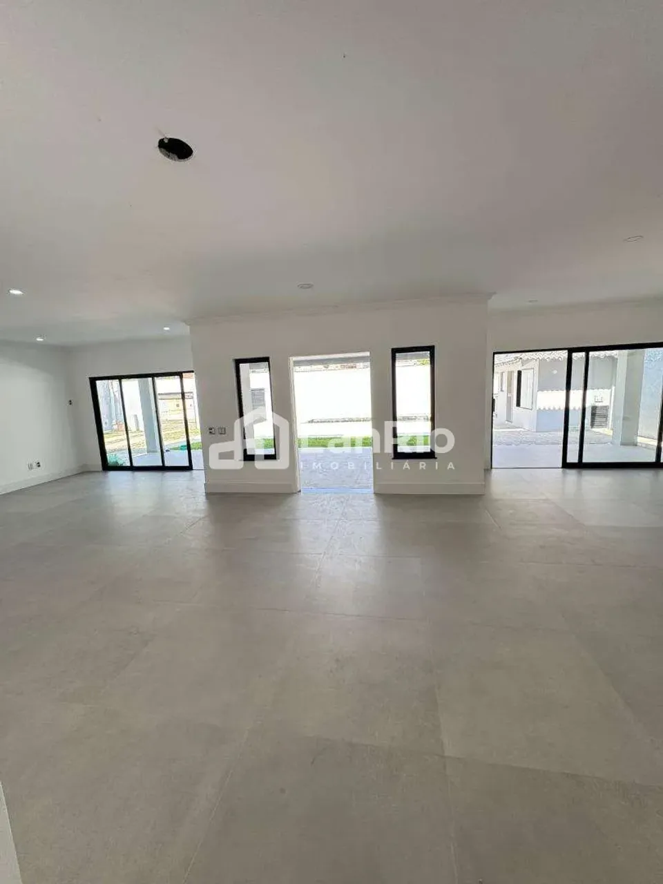 Casa com 4 quartos e 5 banheiros, 4 vagas e varanda — photo 2