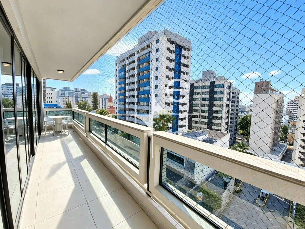 Apartamento de 4 quartos com janelas do piso ao teto, Centro — photo 7