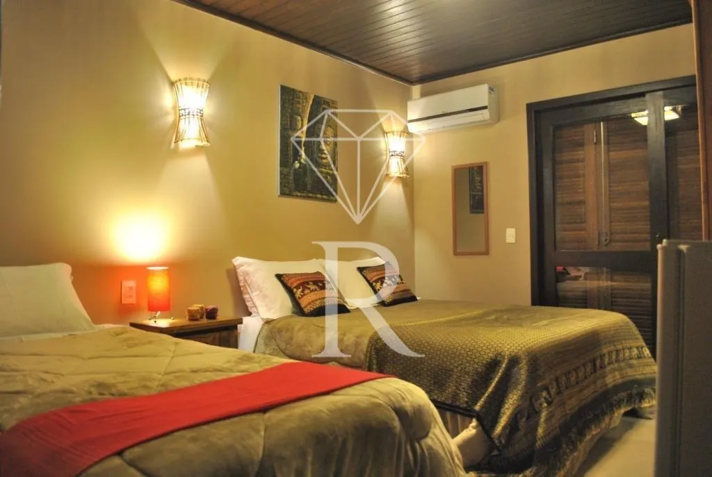 House with 7 en-suite bedrooms and 4 parking spaces — photo 21