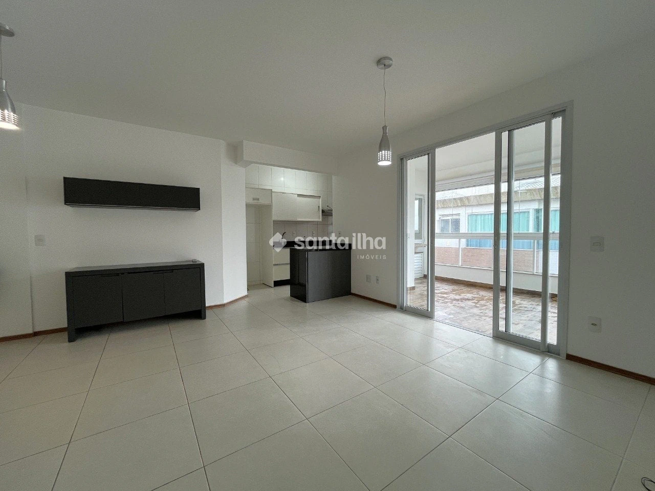 Balcony with a grill in a 2-bedroom apartment, 128 m² — photo 11