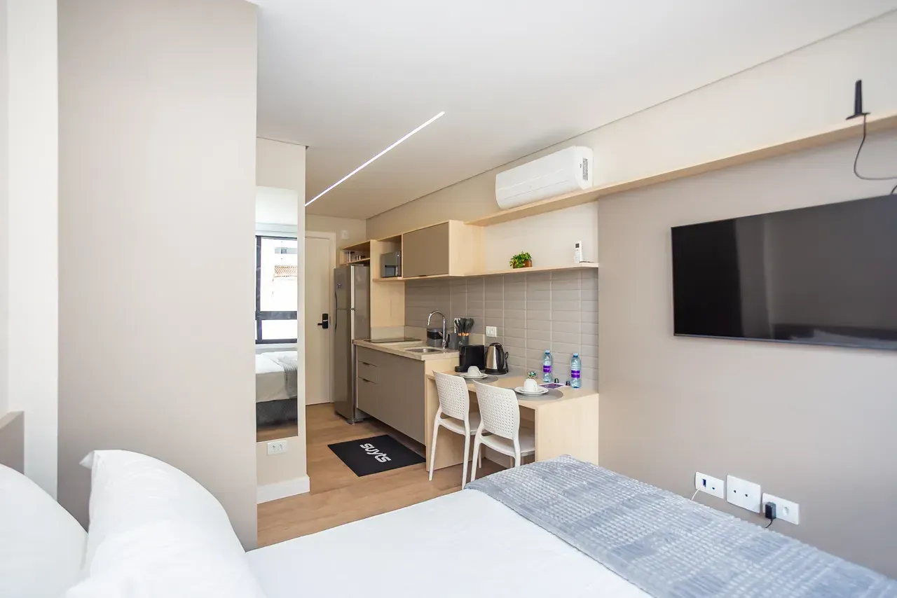 Furnished 1-bedroom apartment with compact kitchenette — photo 5