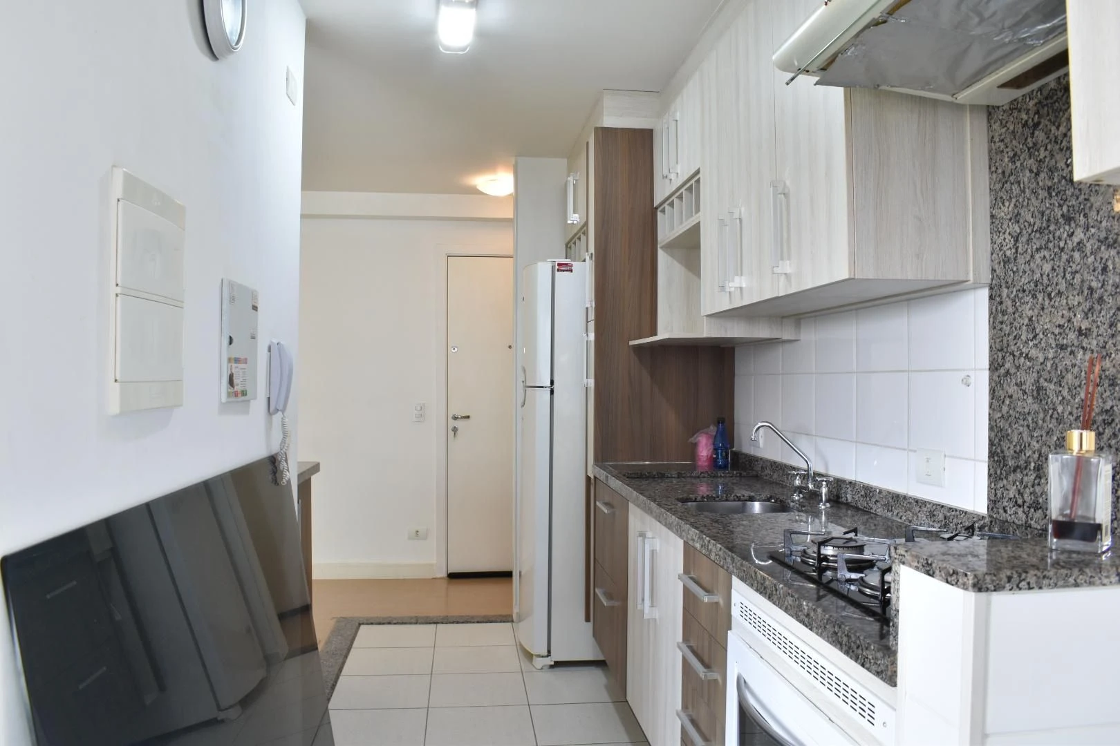 2-bedroom apartment with a home office in Curitiba — photo 50