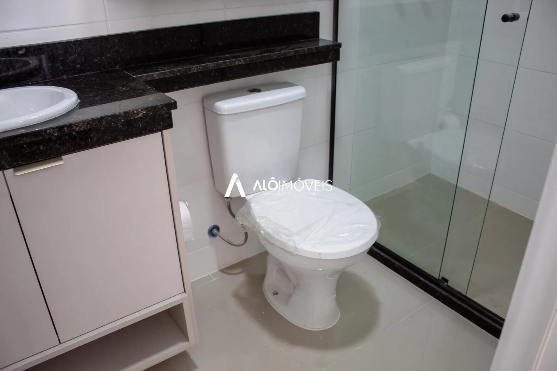Furnished 1-bedroom apartment with open-plan kitchen — photo 52