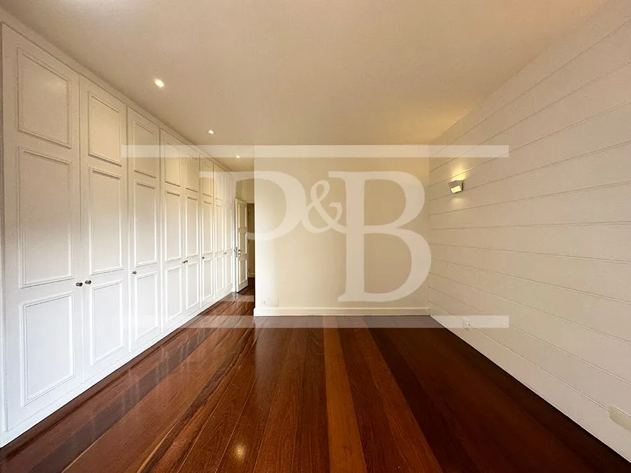 Квартира з 4 спальнями та балконом 410 м² — photo 20