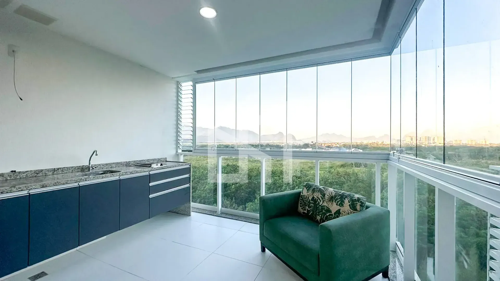Mountain view in a 2-bedroom apartment, 69 m² — photo 6