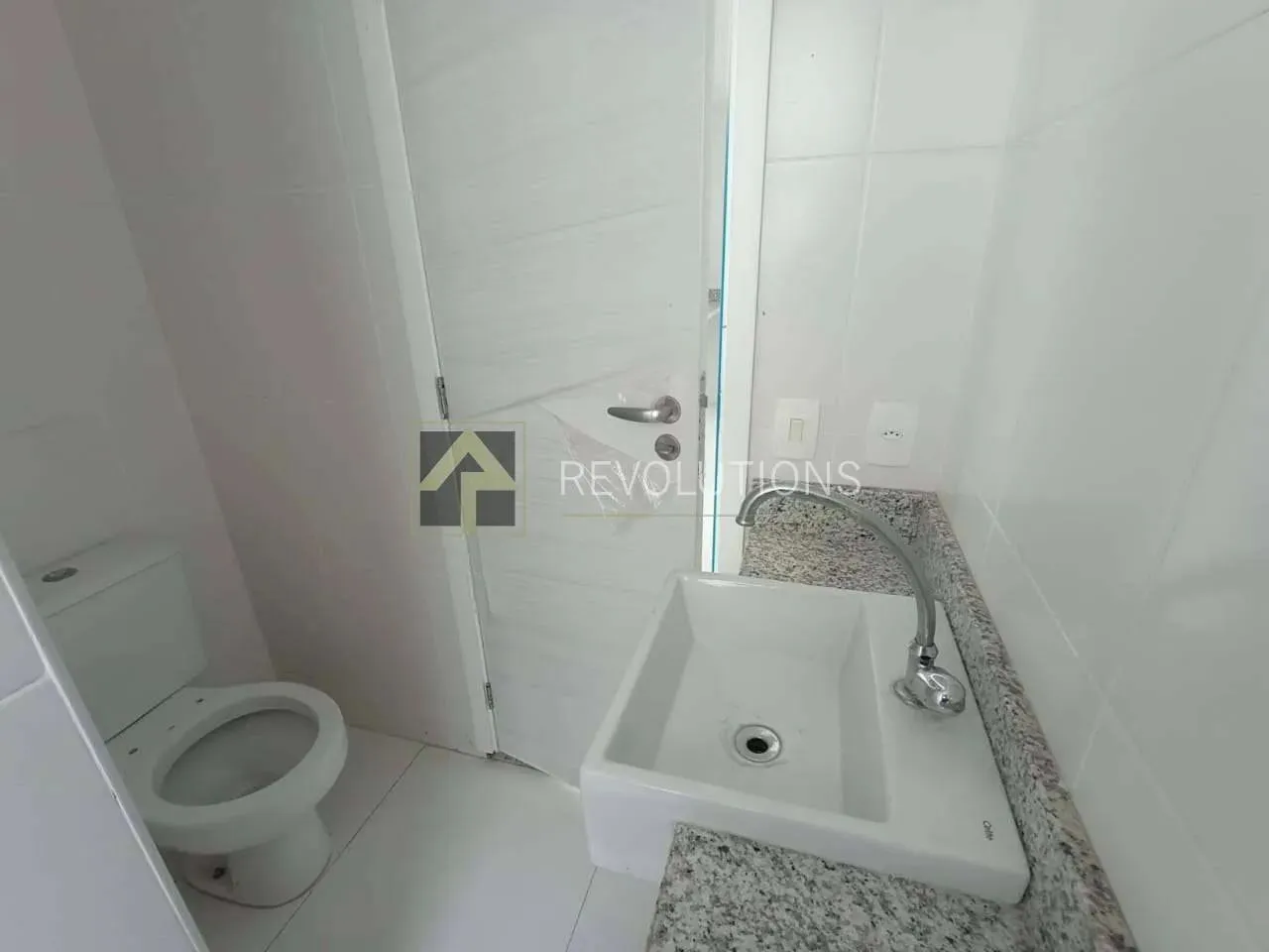 Casa sin amueblar con 4 dormitorios y balcón — photo 13