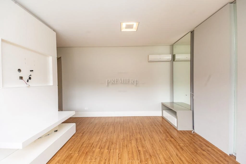 Unfurnished house with open-plan kitchen and 4 suites