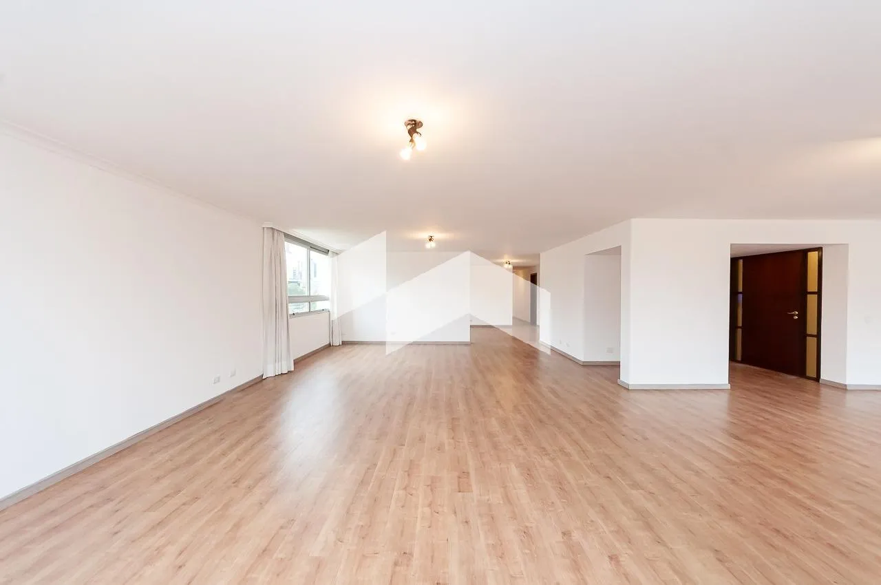 380 m² apartment with private laundry area — photo 5