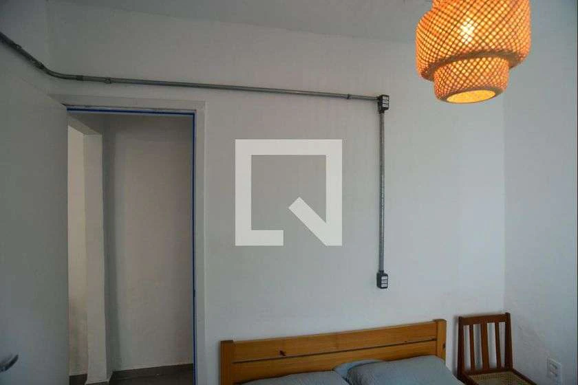 Furnished 1-bedroom apartment with compact kitchenette — photo 5