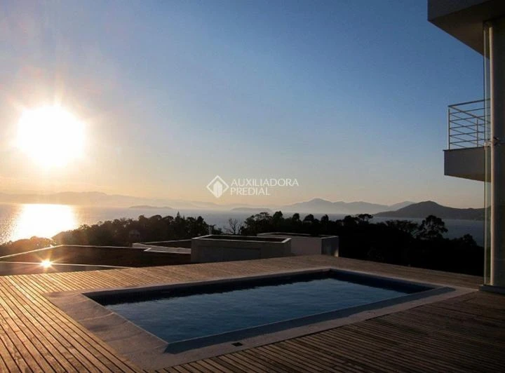 House with 3 en-suite bedrooms and private garden