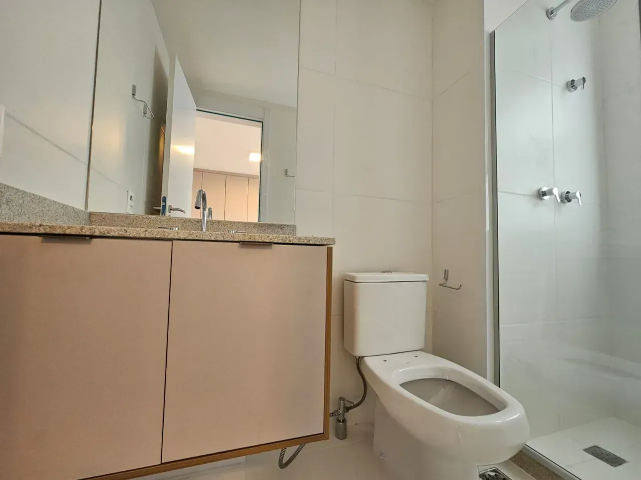 4-bedroom apartment in a building with a gym — photo 14